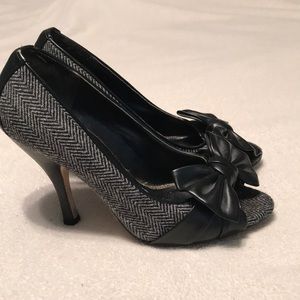 Steve Madden peep toe pumps